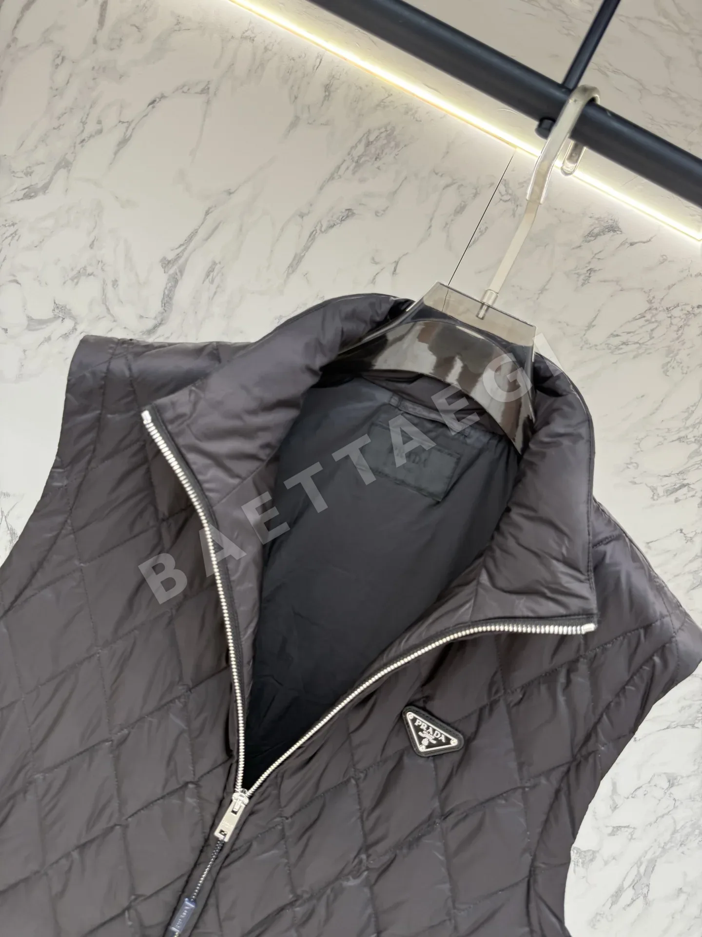 프라다 자카드 나일론 남성 다운 조끼 상세 이미지 9