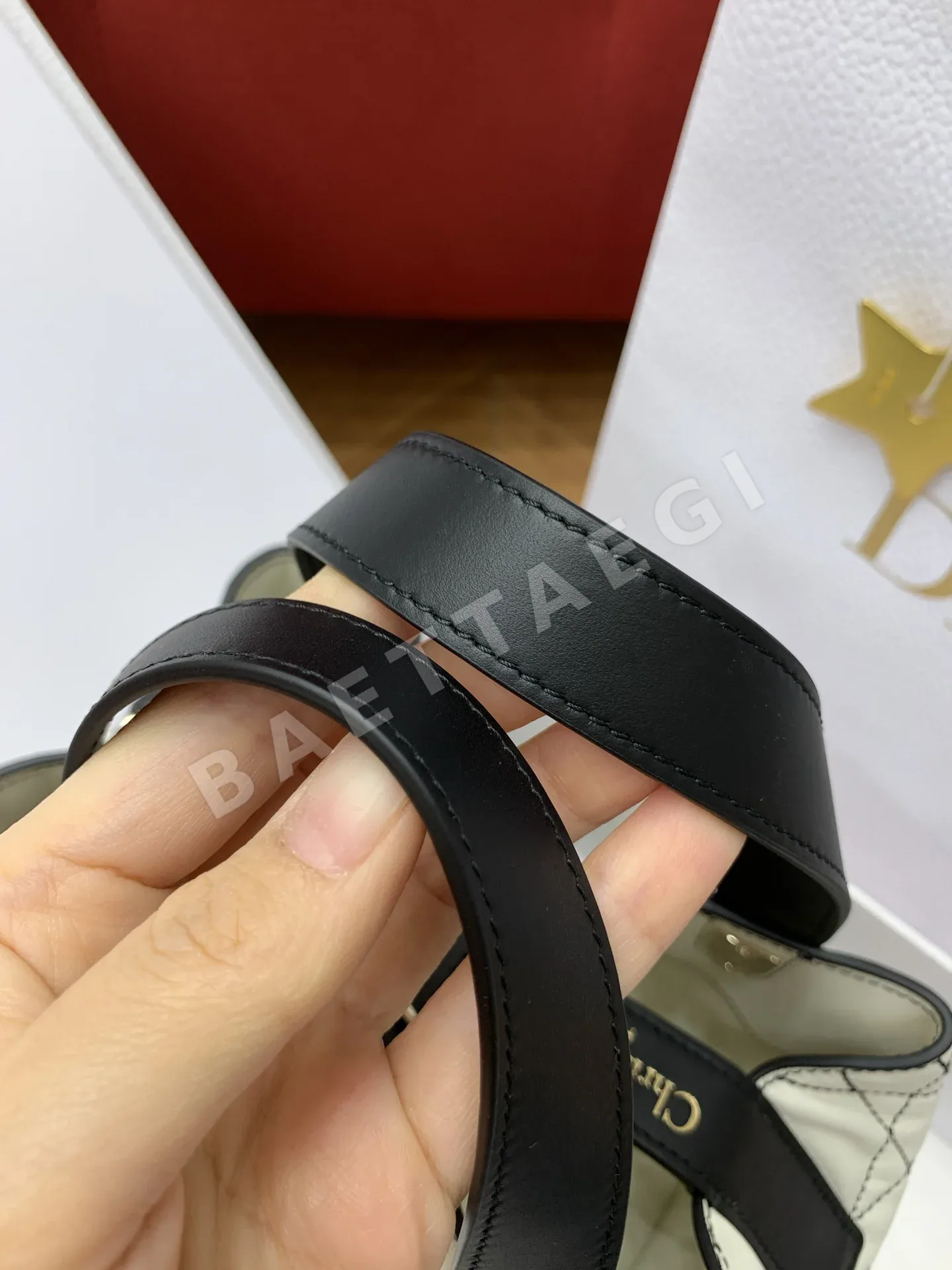 디올 투주르 세로형 미니 가방 상세 이미지 4