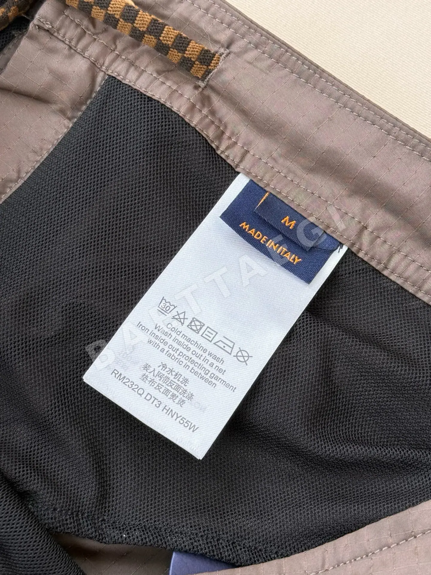 루이비통 LV 배지 로고 여성 반바지 상세 이미지 9