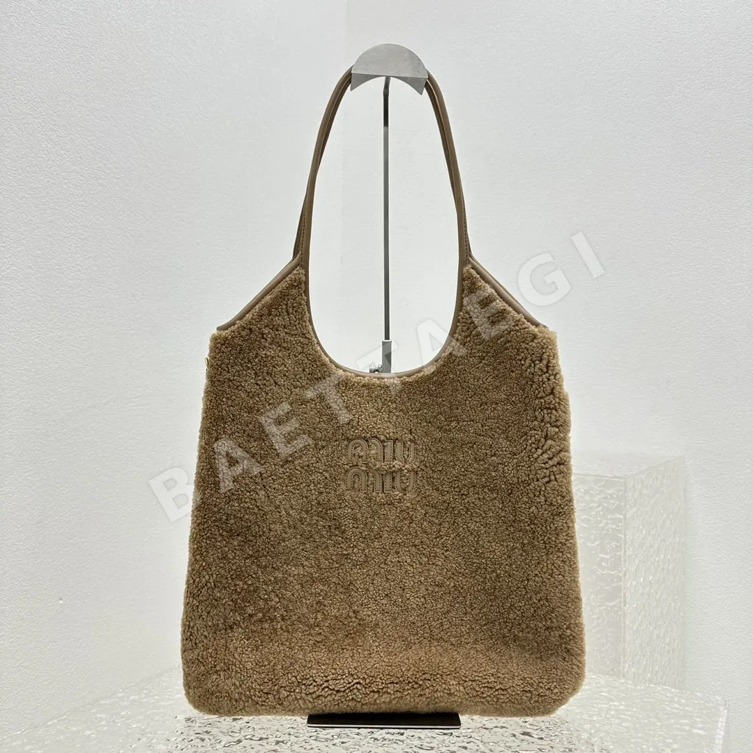 미우미우 가을겨울 램 울 토트 숄더 가방 상세 이미지 2