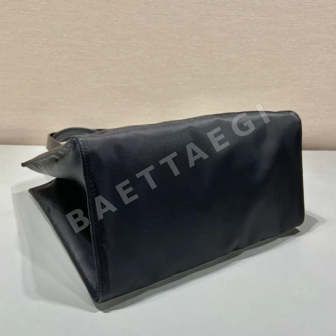 프라다 나일론 토트백 1BG426 상세 이미지 7