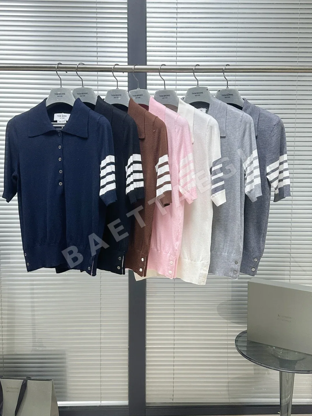 톰브라운 여성 파인 울 반팔 폴로셔츠 상세 이미지 2