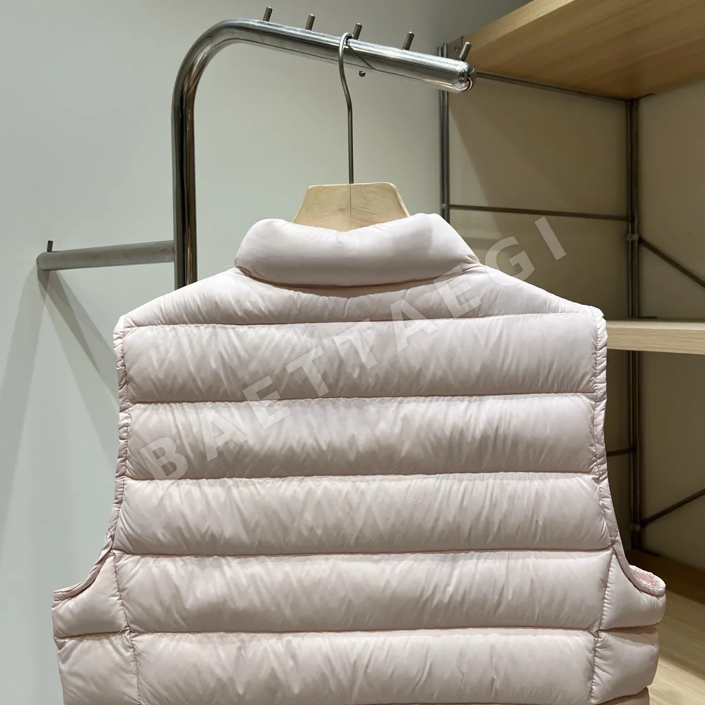 몽클레르 리앙 다운 스탠드 카라 여성 조끼 상세 이미지 13