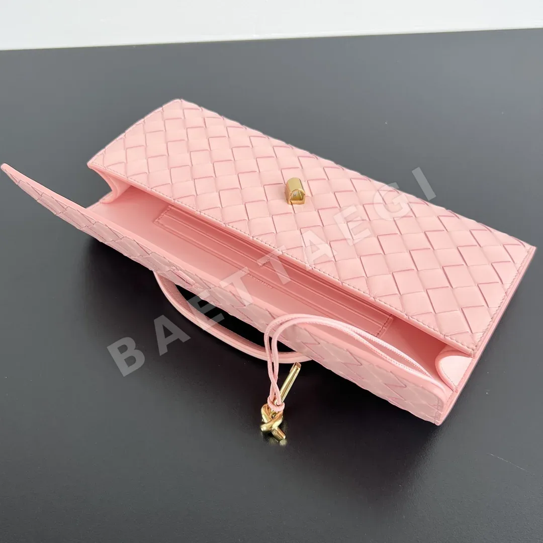 보테가베네타 인트레치오 램스킨 클러치 가방 상세 이미지 5