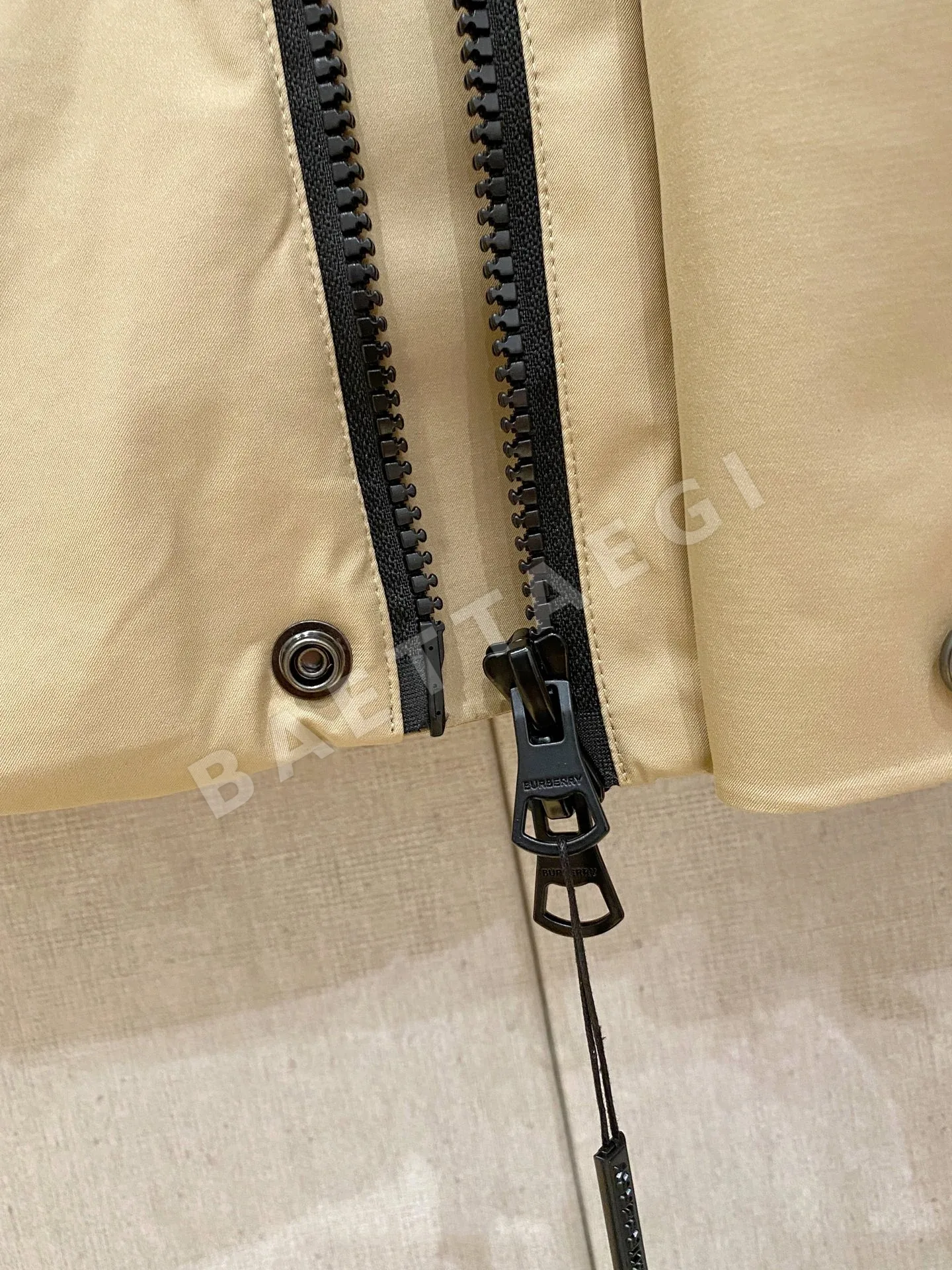 버버리 구스 다운 남성 패딩 점퍼 상세 이미지 8