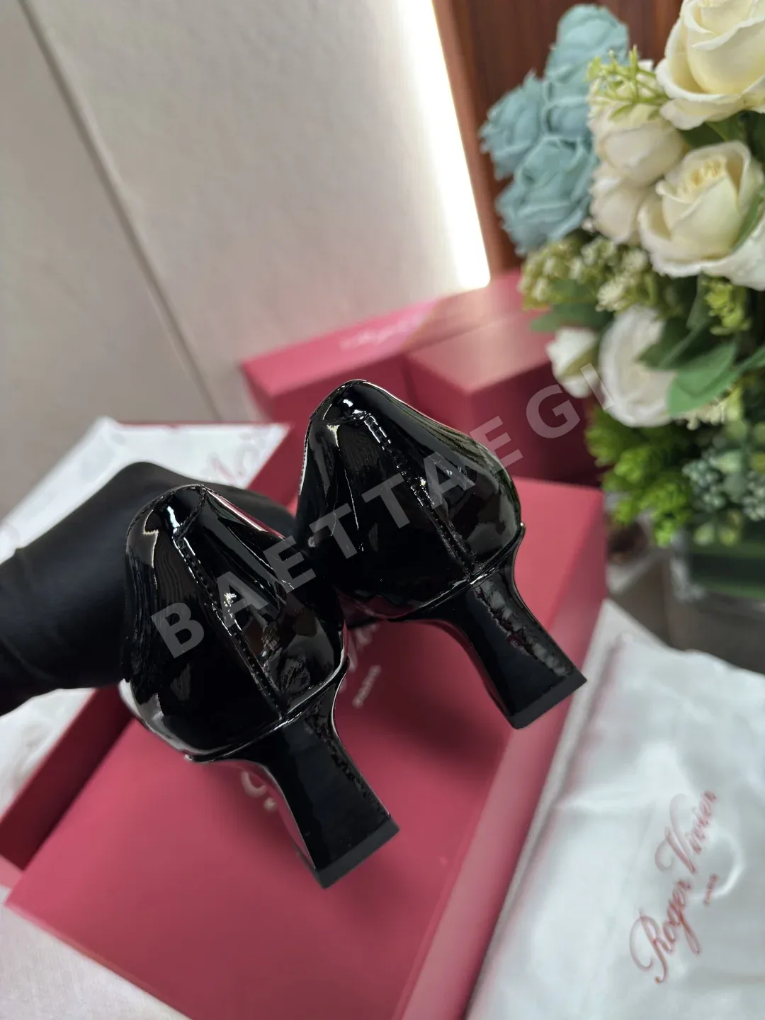 로저비비에 스퀘어 버클 로우컷 여성 신발 상세 이미지 9