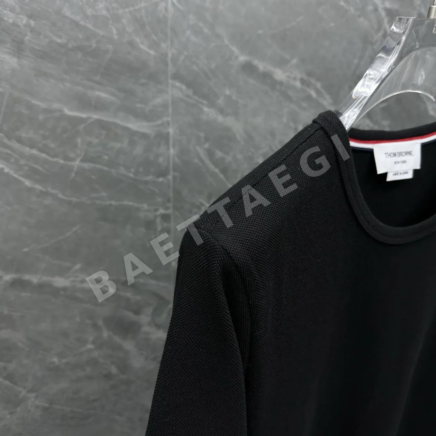 톰브라운 클래식 피케 크루넥 남성 반팔 티셔츠 상세 이미지 3