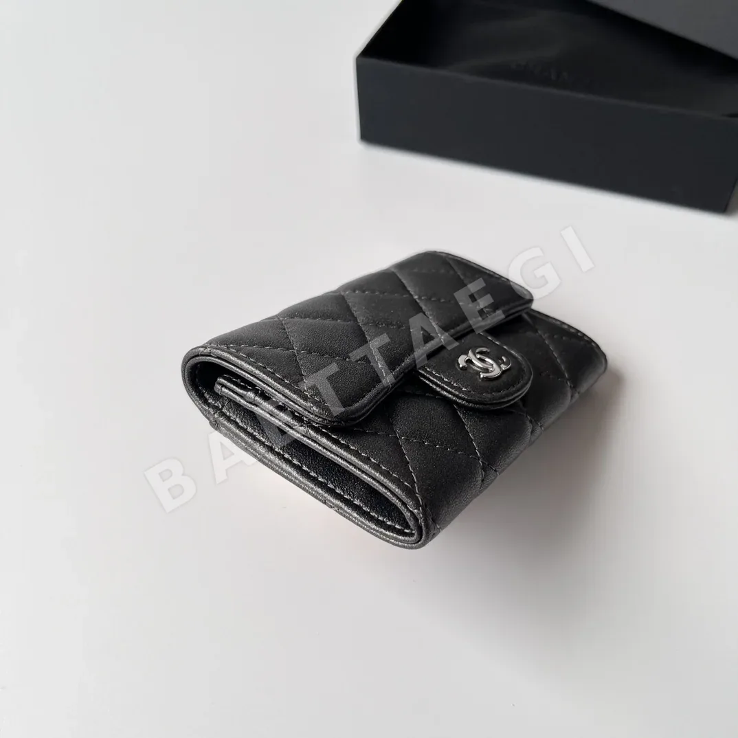 샤넬 메탈릭 블랙 실버 버클 플립 카드 홀더 지갑 상세 이미지 3