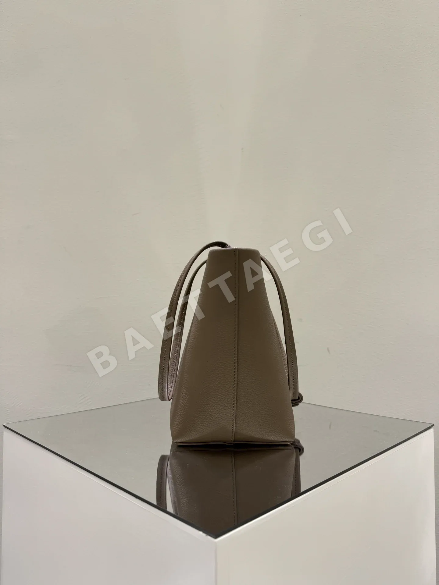 더로우 뷰티 미디엄 쇼핑백 가방 상세 이미지 4