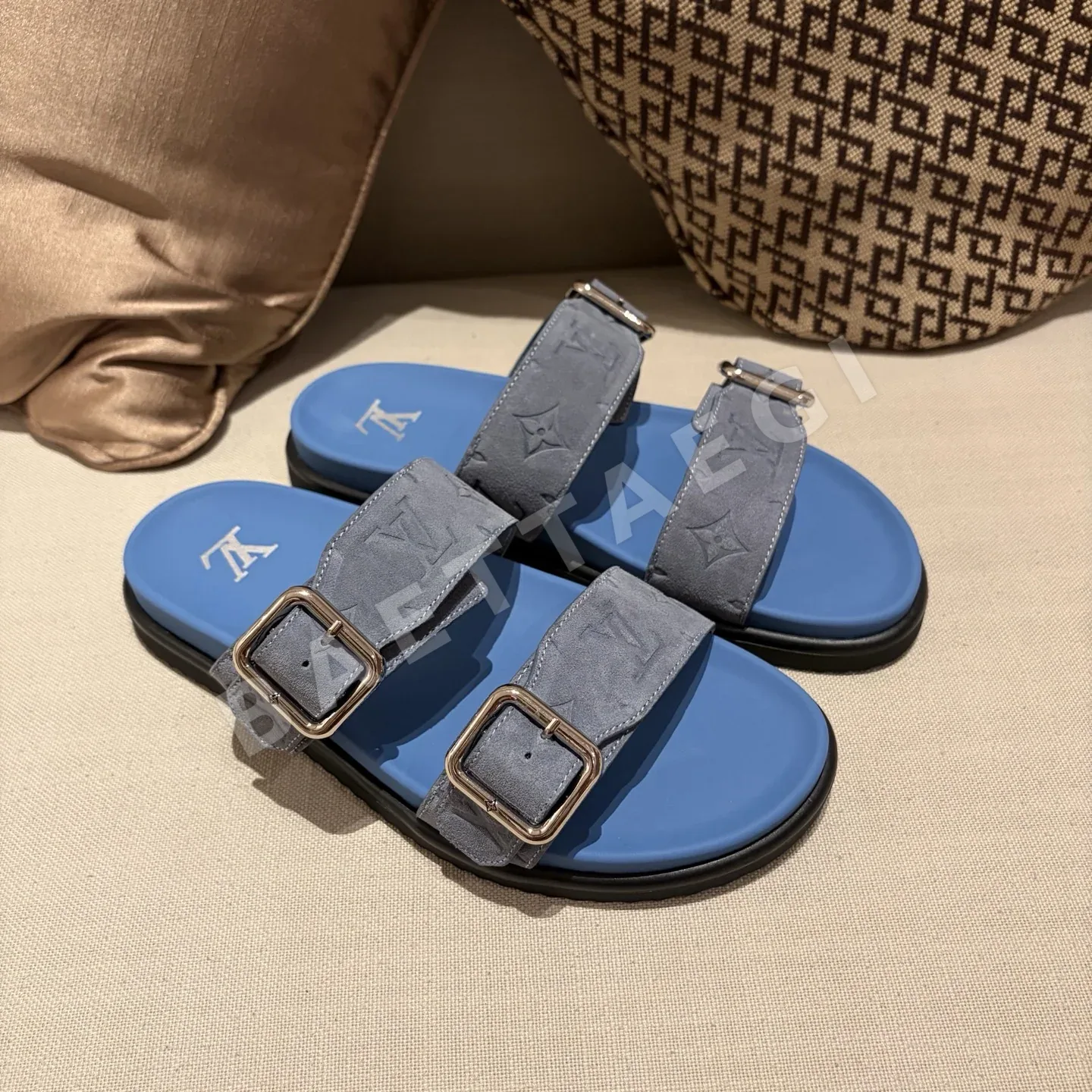 루이비통 더블 스트랩 샌들 149084