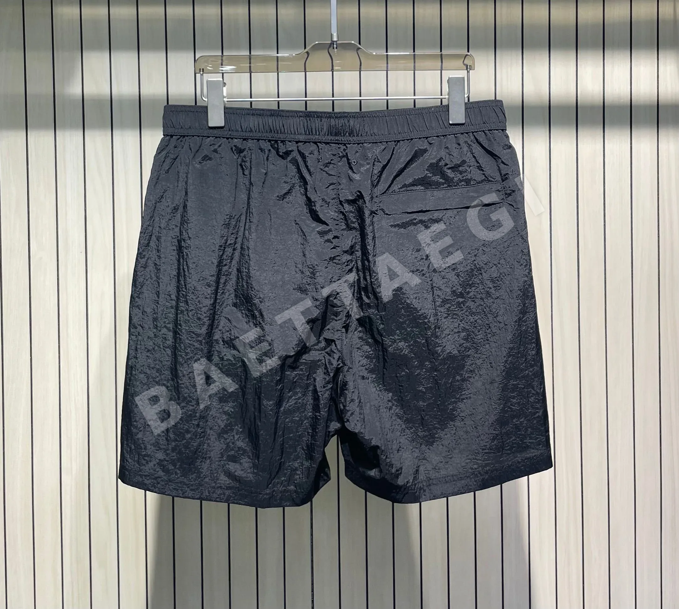 스톤아일랜드 경량 메탈릭 나일론 허리밴드 반바지 상세 이미지 5