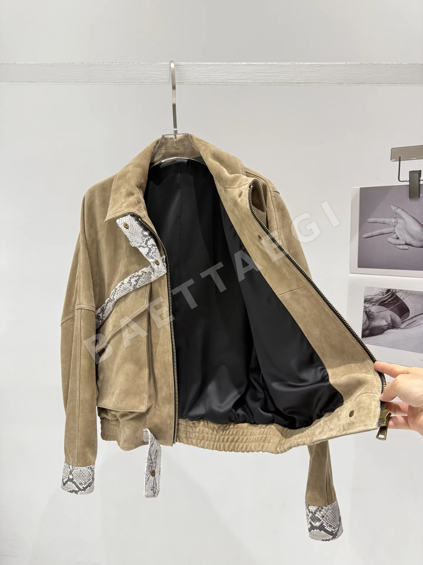 더로우 스웨이드 파이톤 장식 여성 자켓 상세 이미지 7