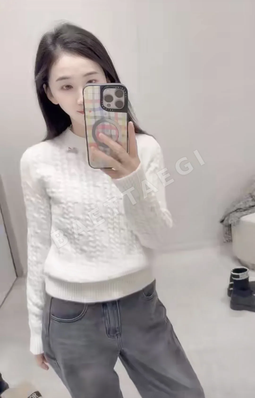디올 여성 슬림핏 라운드넥 케이블 니트 상세 이미지 2