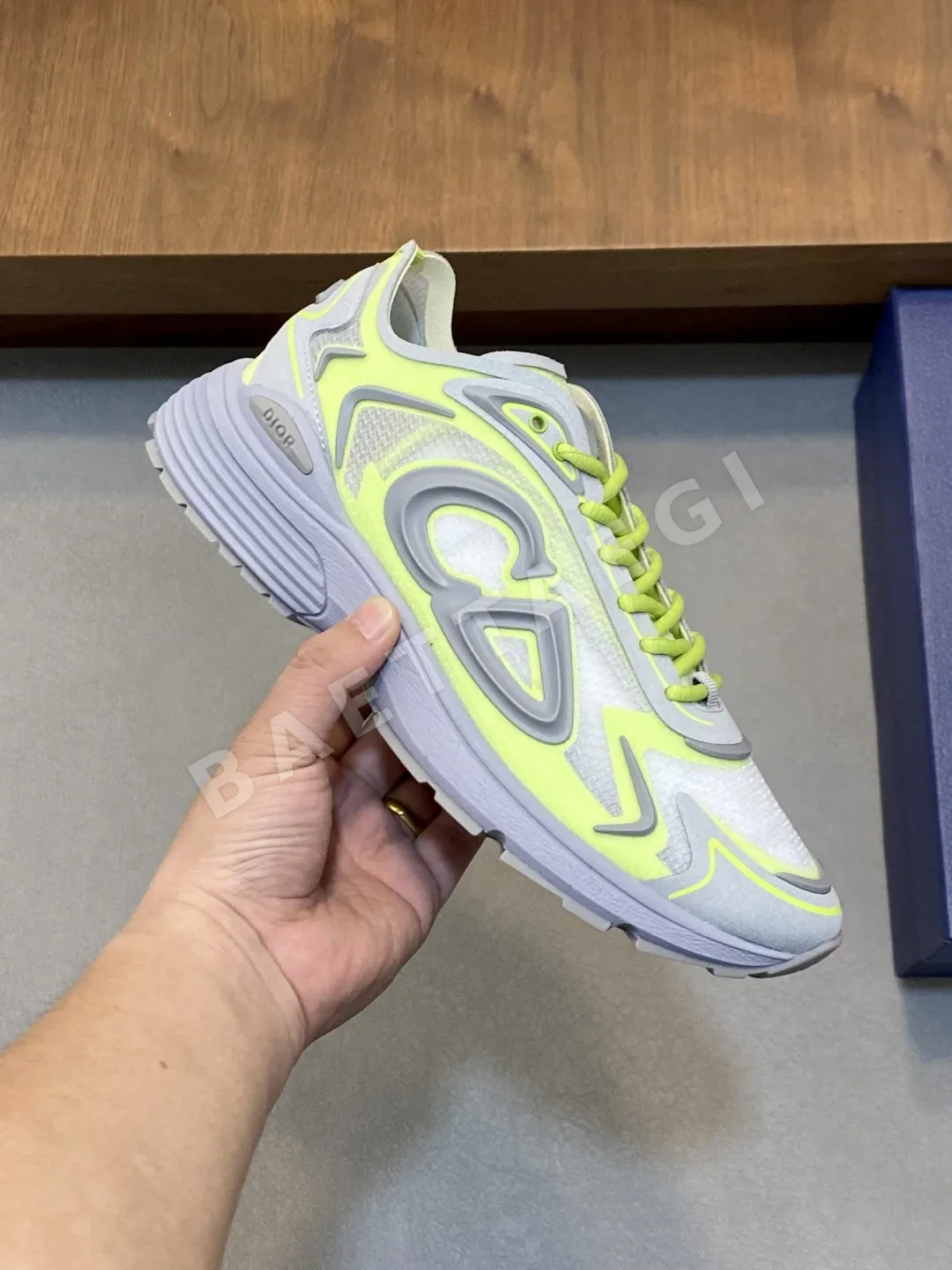 디올 B30 스니커즈 블루화이트 테크니컬 패브릭 CD30 로고 상세 이미지 4