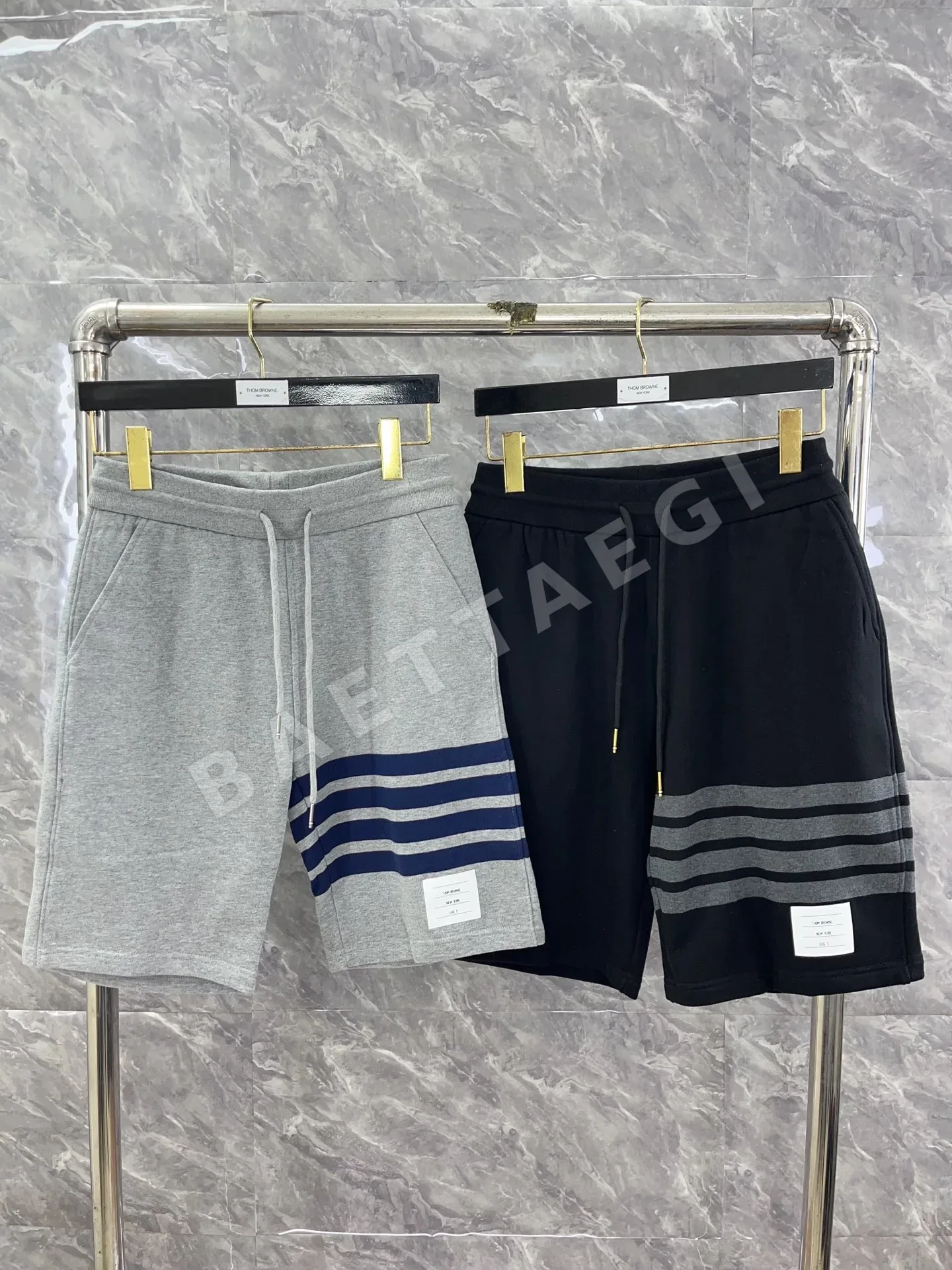 톰브라운 컬러웨이 사선 스트라이프 반바지 40398 Thom Browne Shorts