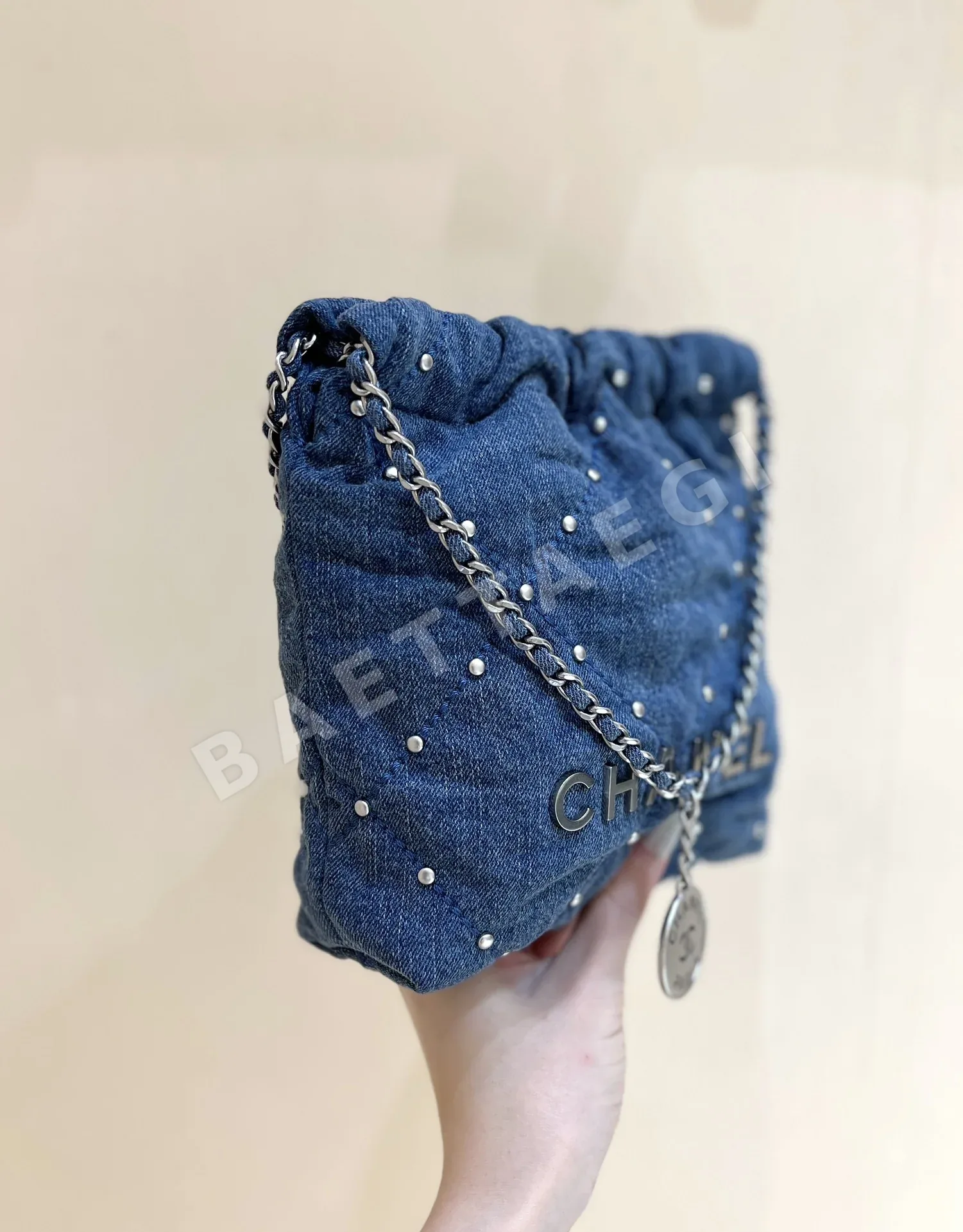샤넬 스터드 장식 미니진 가방 AS3980 상세 이미지 2