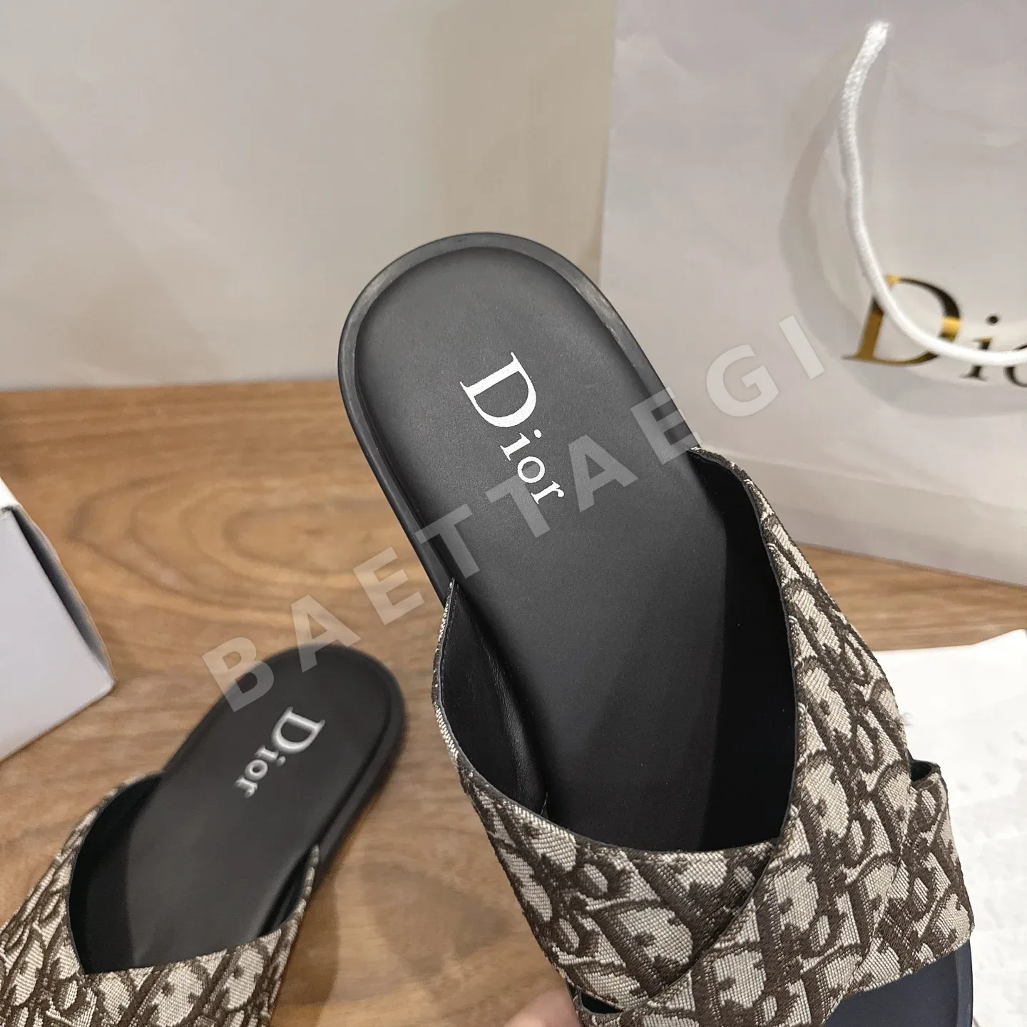 디올 CD 로고 모노그램 패턴 남성 샌들 상세 이미지 7