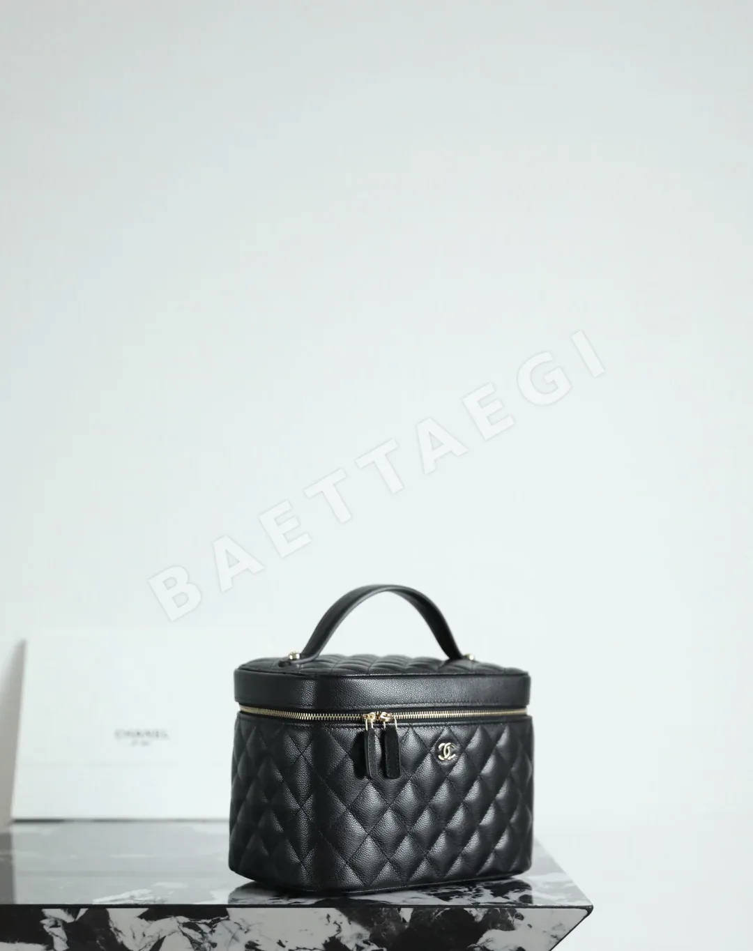 샤넬 블랙 토일레터리 핸드백 상세 이미지 3
