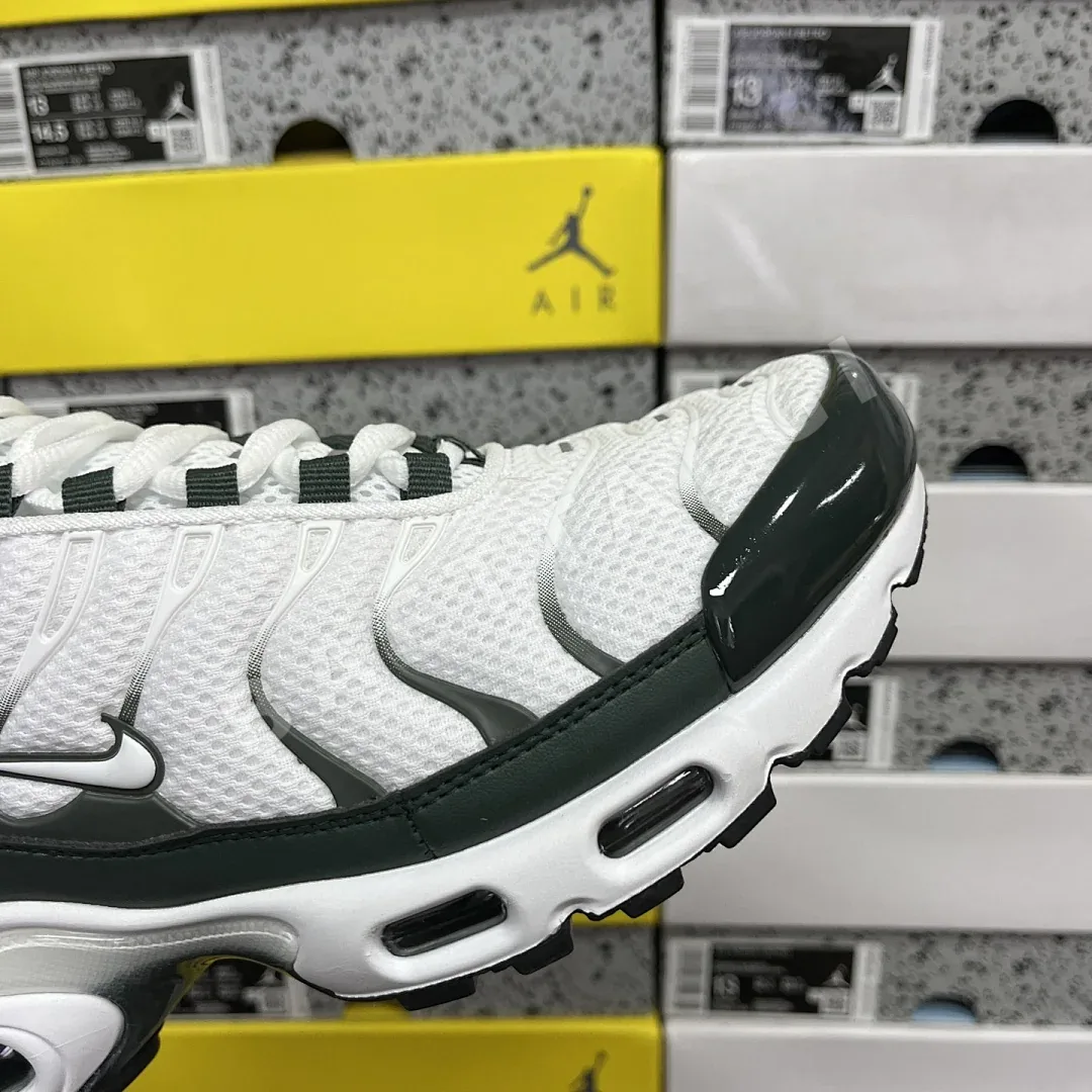 나이키 [DF] 에어 맥스 플러스 블랙 그린 FV6057-100 201066 Nike Air Max Plus 상세 이미지 9