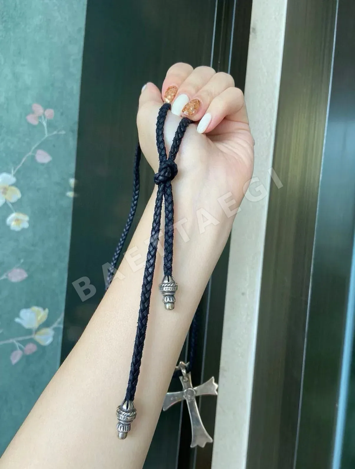 크롬하츠 가죽 코드 십자가 목걸이 상세 이미지 9