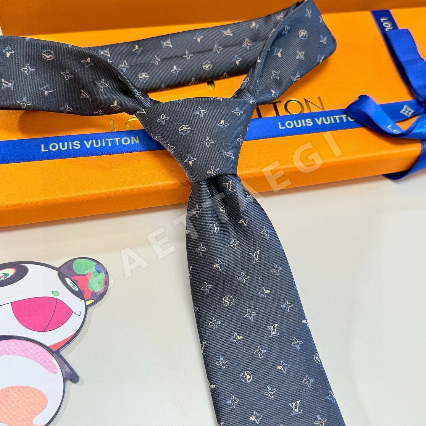 루이비통 다이아몬드 V 자카드 실크 넥타이 상세 이미지 10