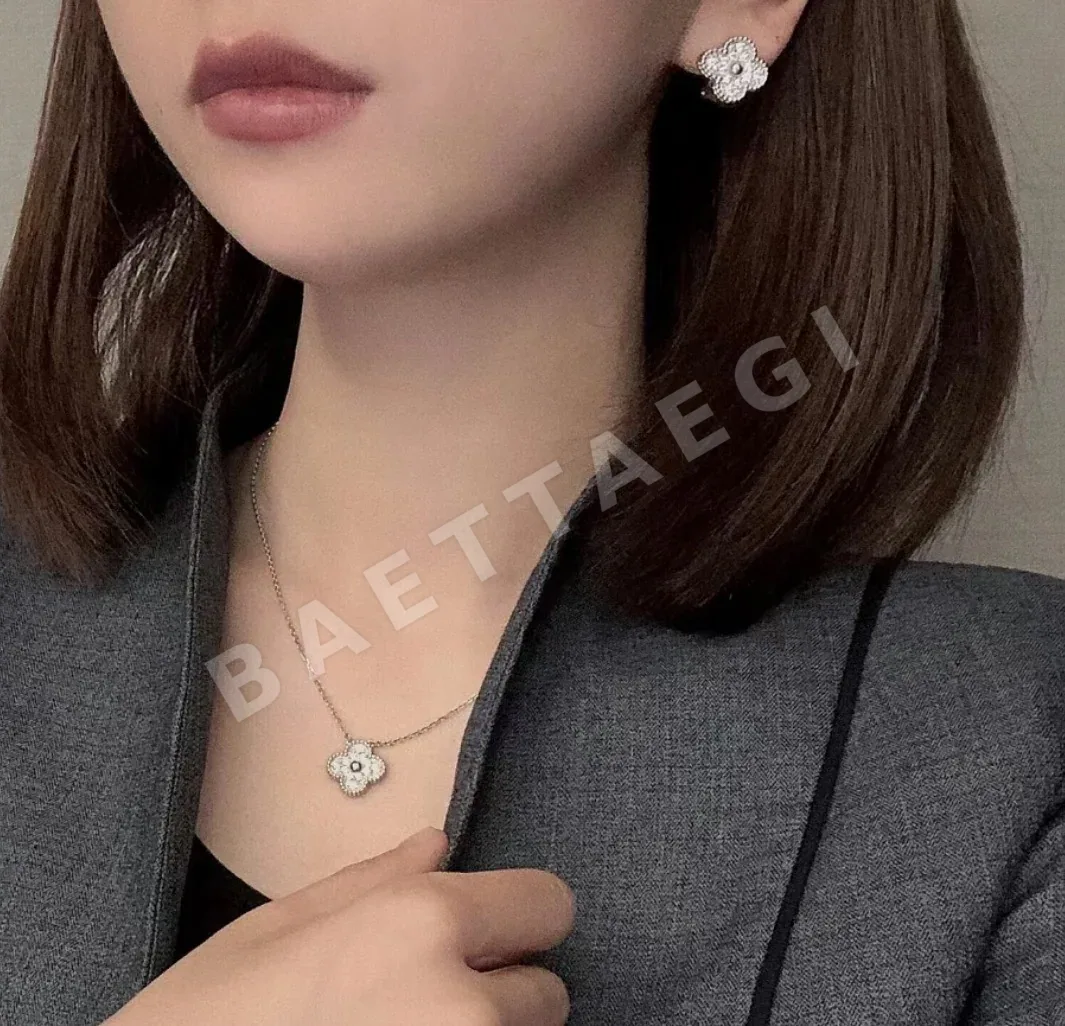 반클리프앤아펠 네잎클로버 다이아몬드 귀걸이 상세 이미지 6