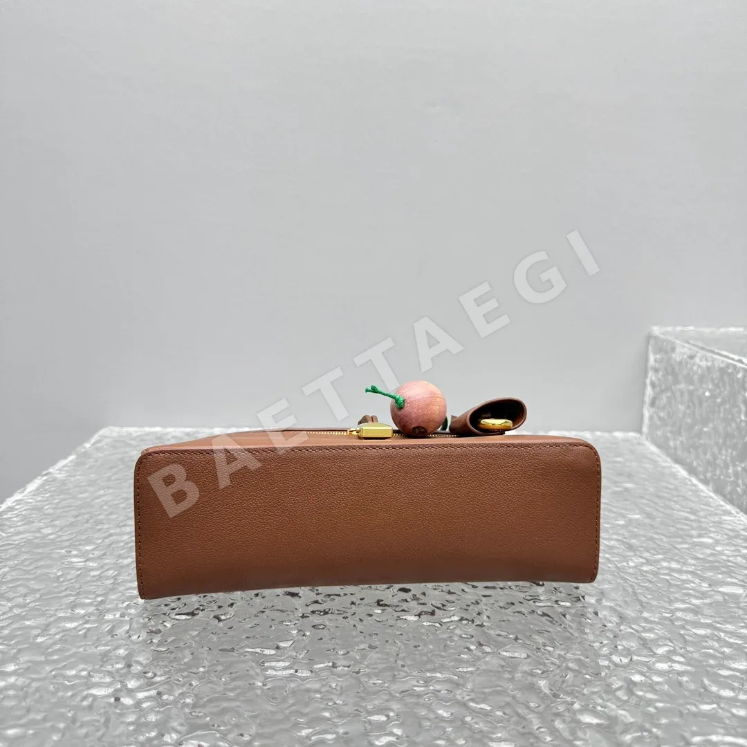 로로피아나 야자 프린트 브라운 소가죽 런치 박스 백 C168898 상세 이미지 6