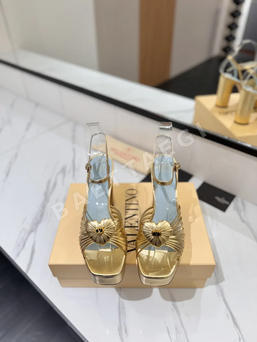발렌티노 V버클 하이힐 샌들 상세 이미지 3