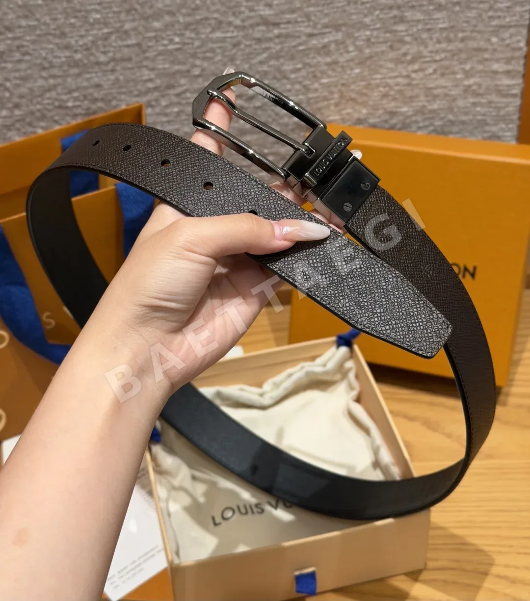 루이비통 폰누프 35mm 리버시블 소가죽 벨트 상세 이미지 5
