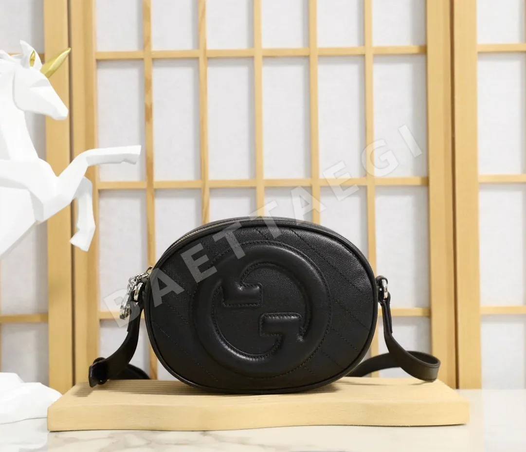 구찌 가시브론 스몰 라운드백 가방 760175