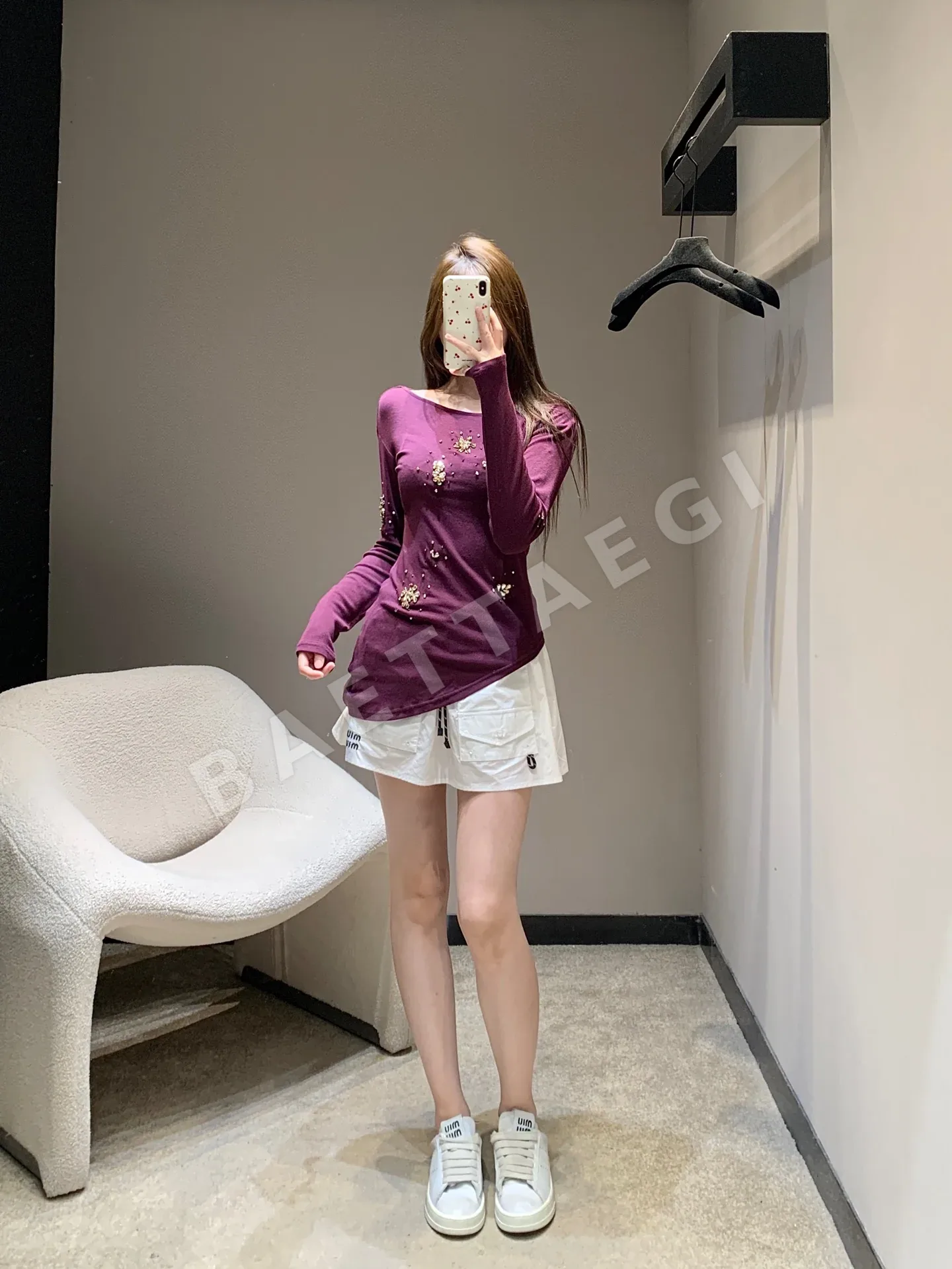 미우미우 큐빅 장식 긴팔 티셔츠 여성의류 상세 이미지 6