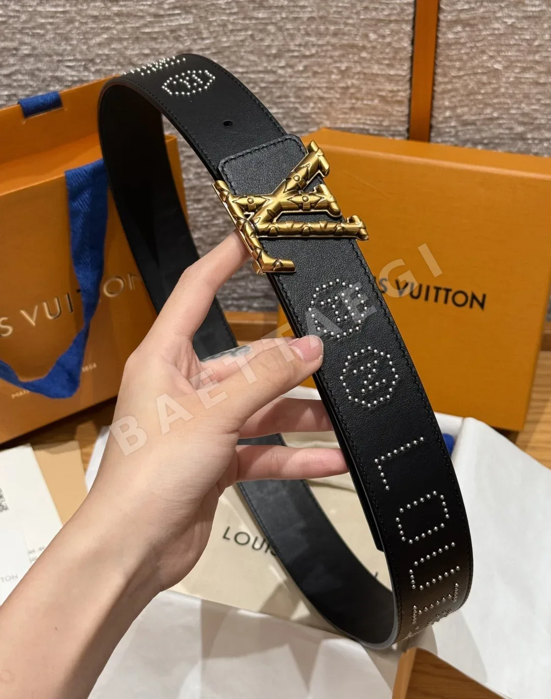 루이비통 디멘션 로커빌리 스터드 40mm 리버서블 벨트 상세 이미지 3