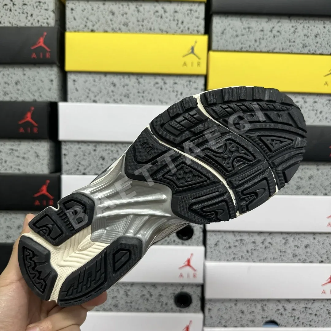아식스 [LZ] 젤 카야노 14 1201A457-101 200568 Asics Gel-Kayano 14 JJJJound Silver Black 상세 이미지 7