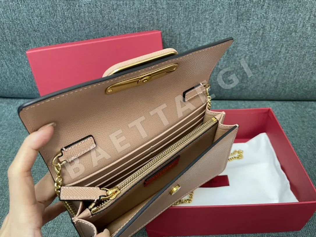 발렌티노 V로고 카프스킨 핸드백 상세 이미지 6