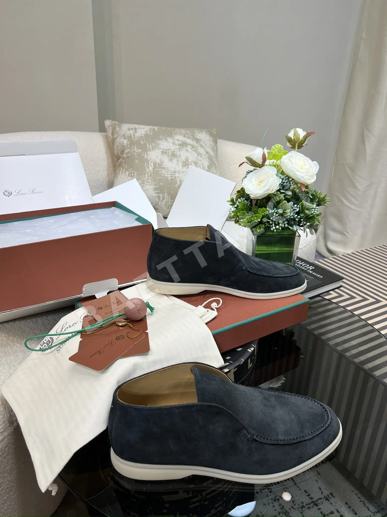 로로피아나 오픈워크 화이트 하이탑 로퍼 남성 신발 상세 이미지 4