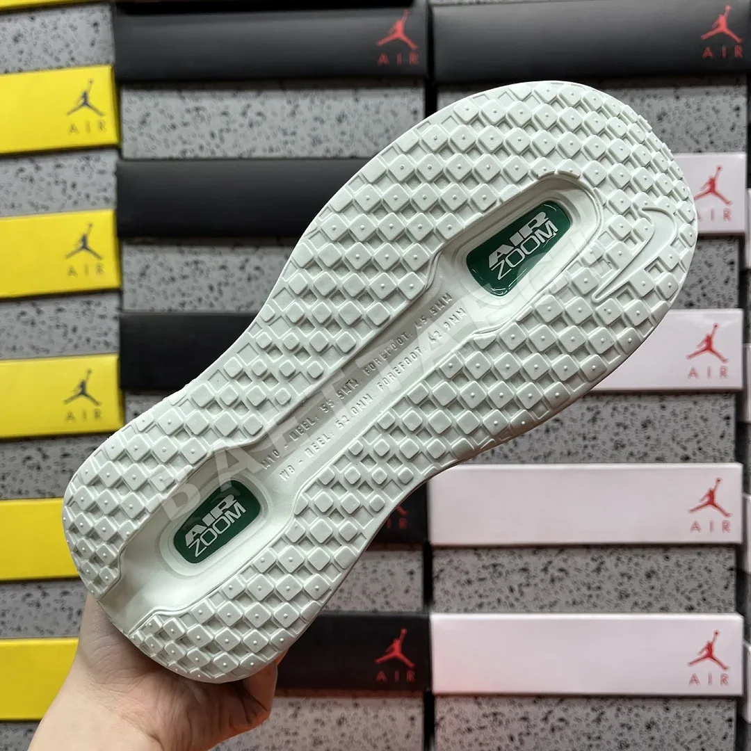 나이키 [CG] 보메로 프리미엄 HM5973-300 201990 Nike Vomero Premium Barely Green 상세 이미지 8