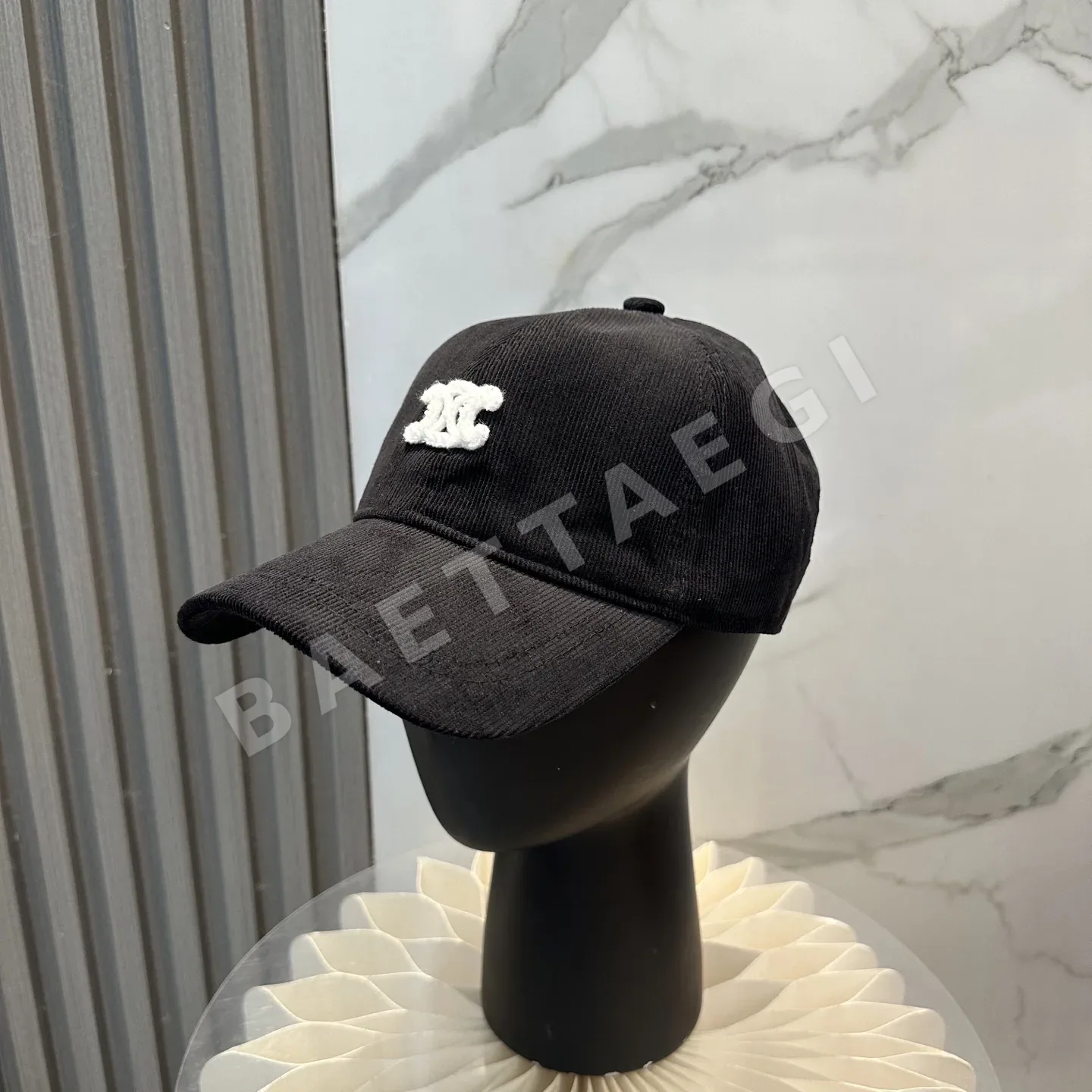셀린느 개선문 자수 코듀로이 베이스볼 캡 118563
