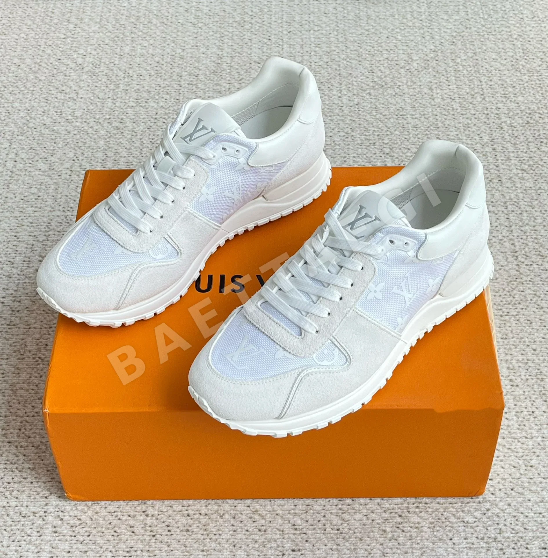루이비통 모노그램 캔버스 남성 러닝화 상세 이미지 4