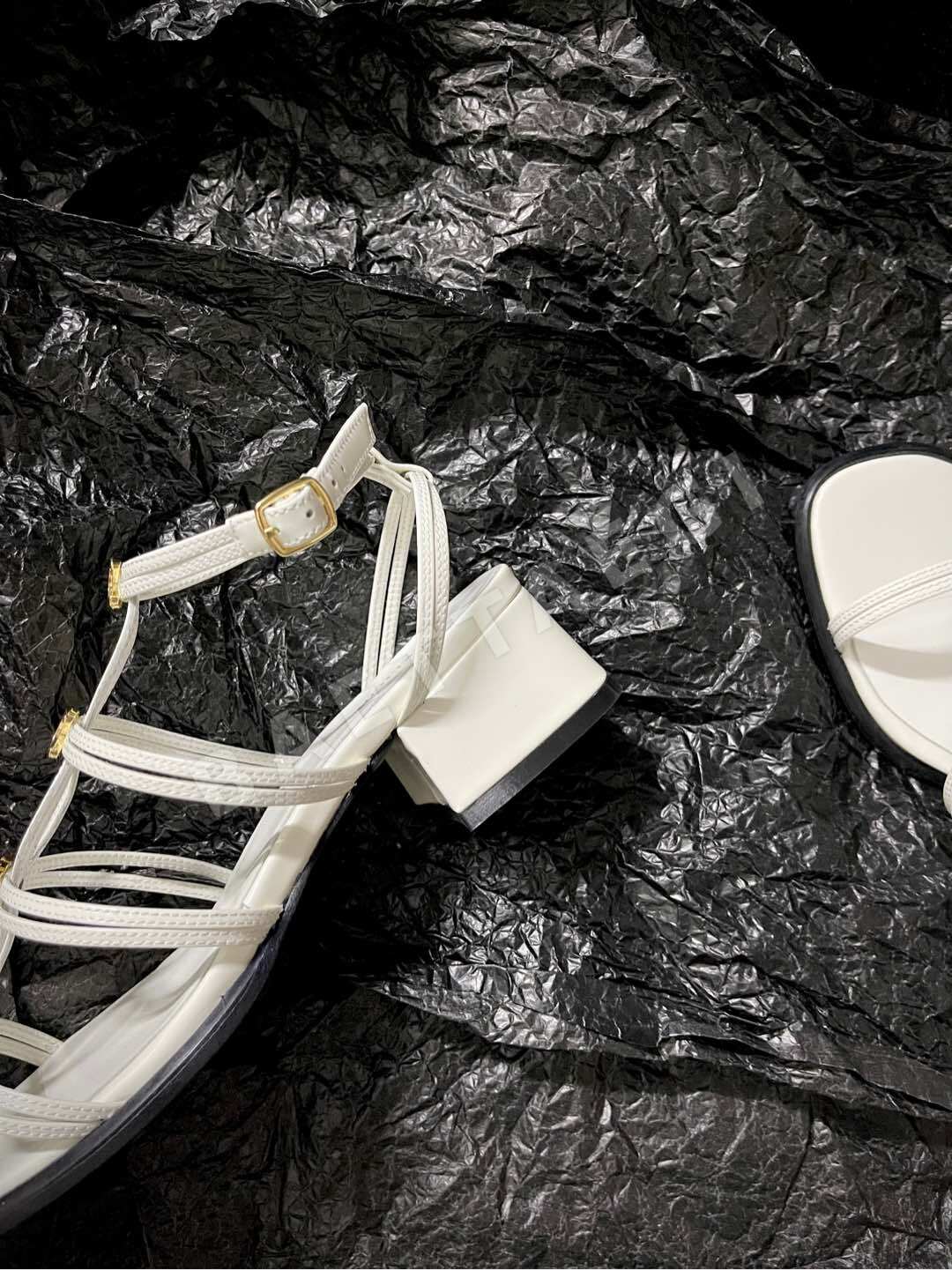 셀린느 개선문 로고 에나멜 가죽 샌들 8923 상세 이미지 7