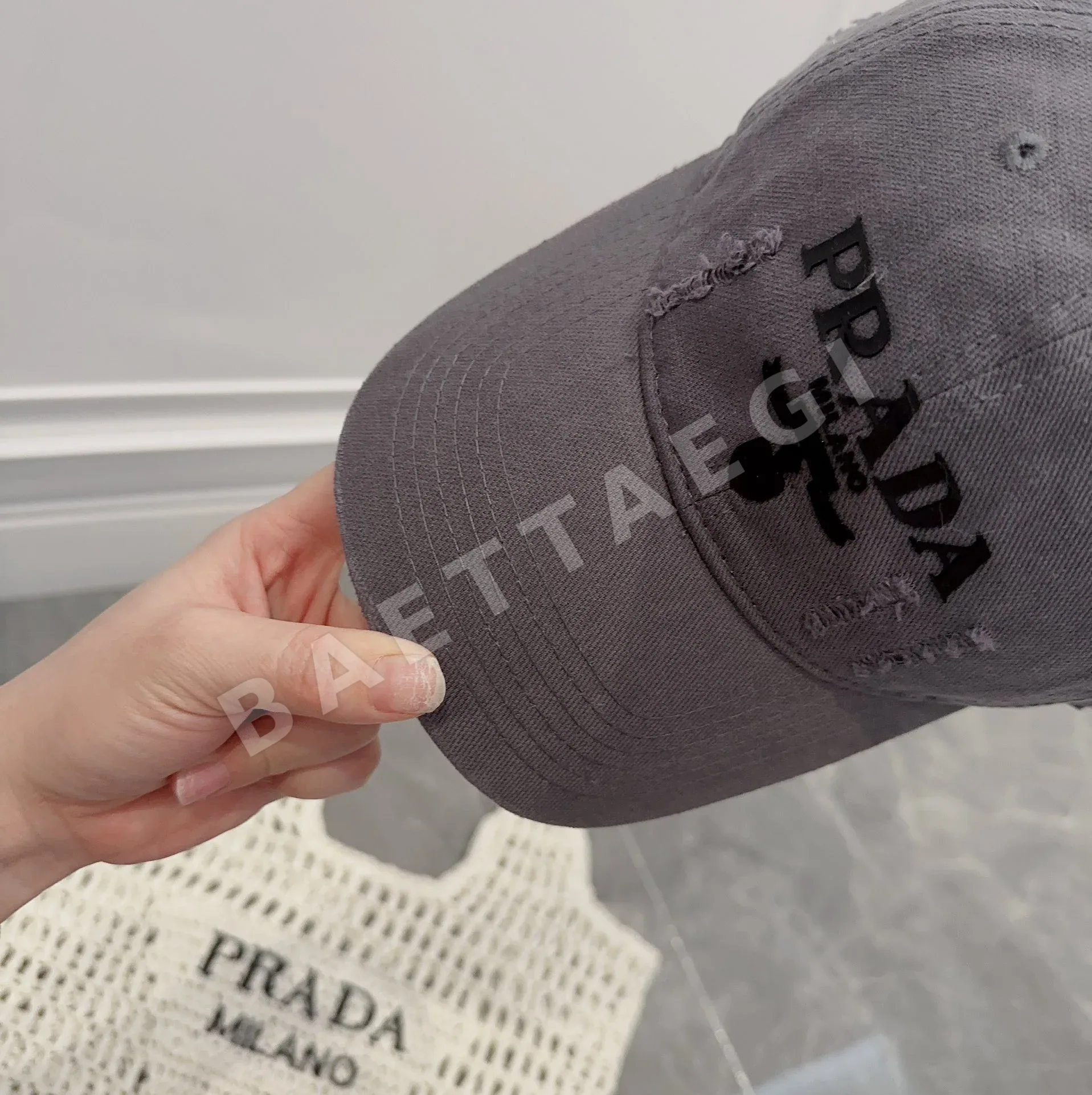 프라다 데미지 코튼 베이스볼캡 상세 이미지 4