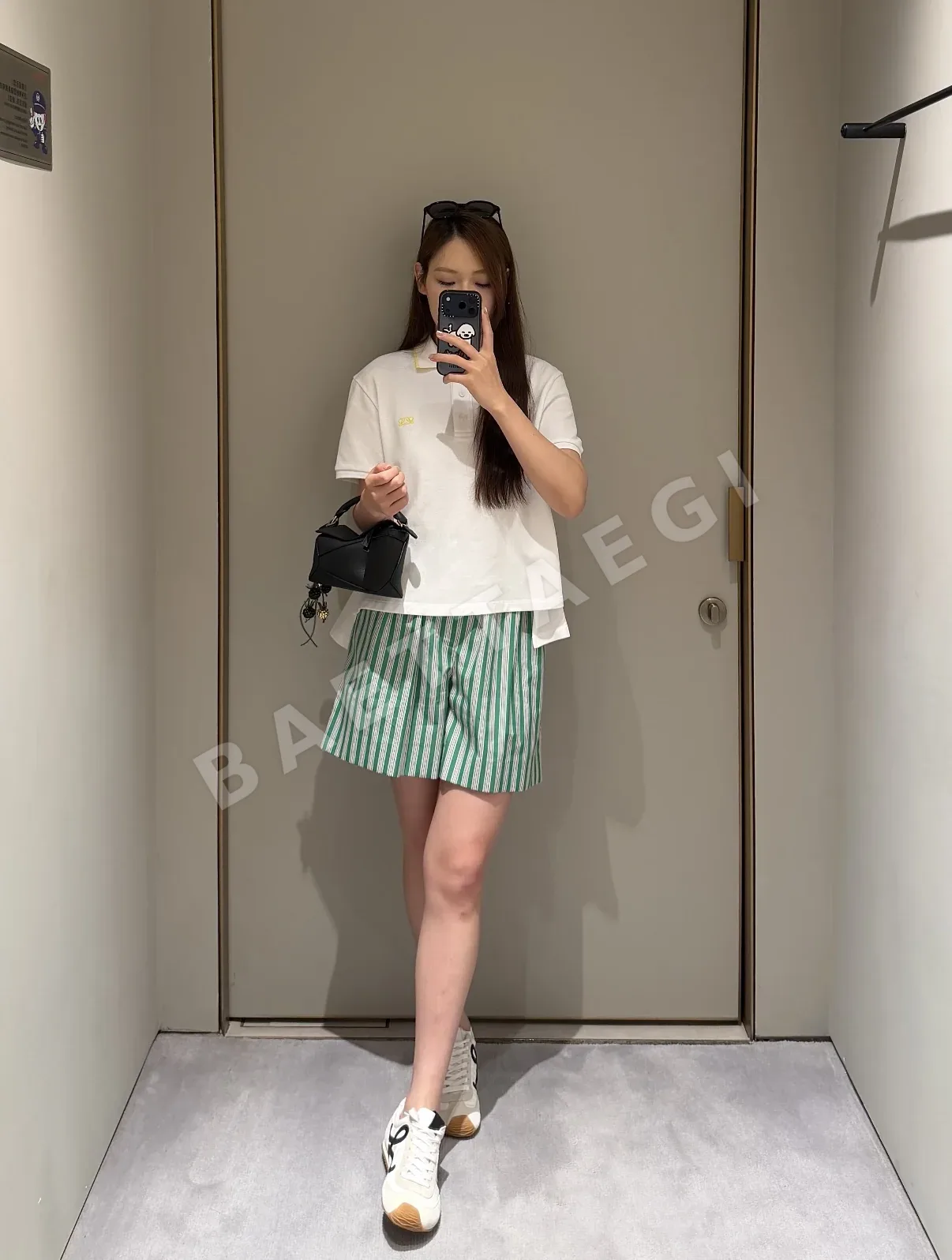 로에베 비대칭 컬러 반팔 티셔츠 상세 이미지 3