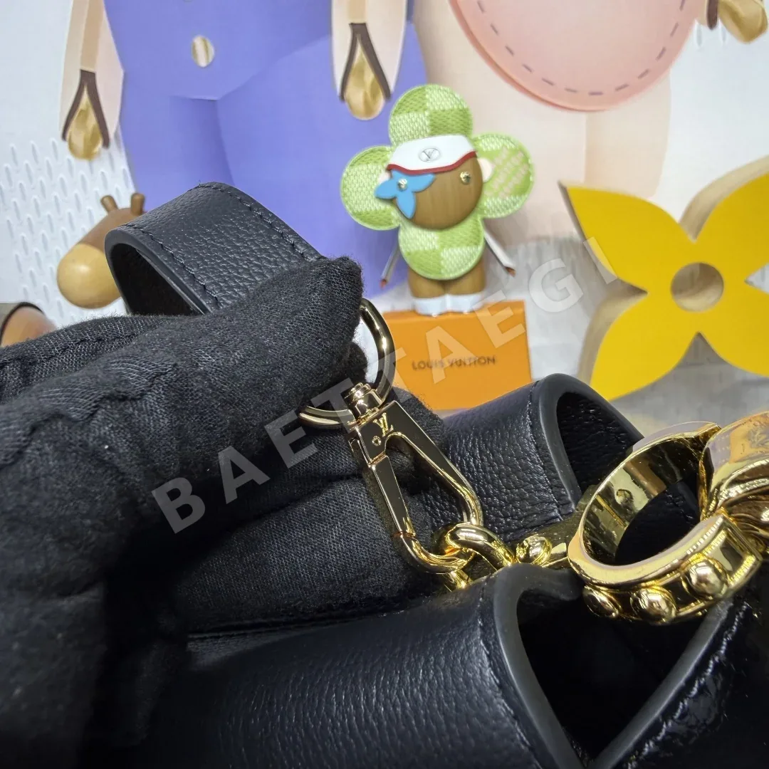 루이비통 캡시뉴 스네이크스킨 미니 핸드백 M13737 상세 이미지 5