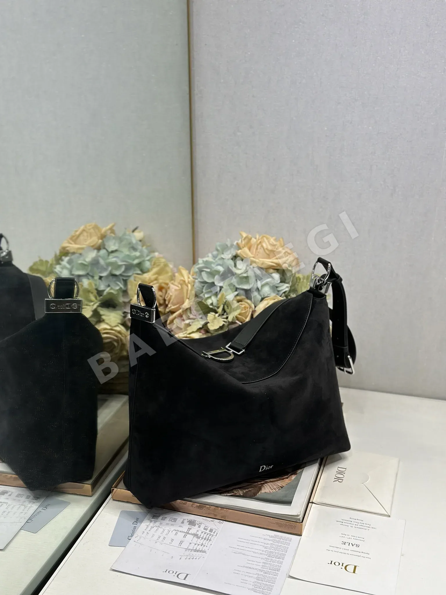 디올 라지 호보 스웨이드 가죽 가방 상세 이미지 2