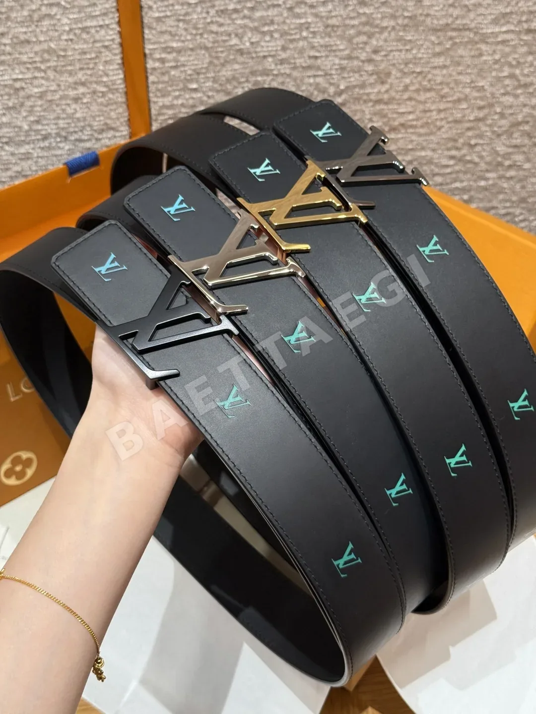 루이비통 이니셜 블루종 40mm 리버서블 벨트 173158