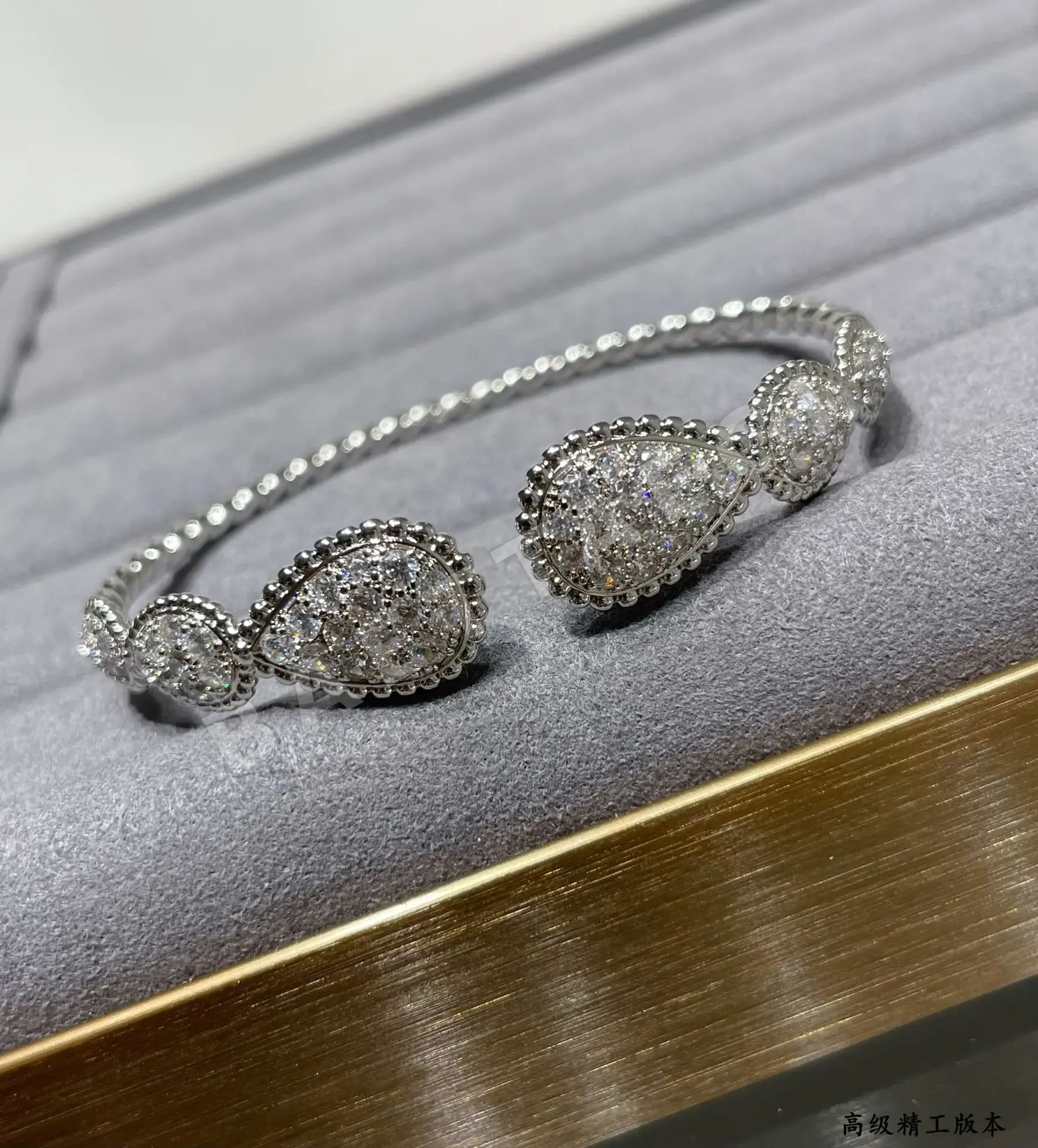 부쉐론 3단 방울 모양 골드 뱅글 팔찌 상세 이미지 6
