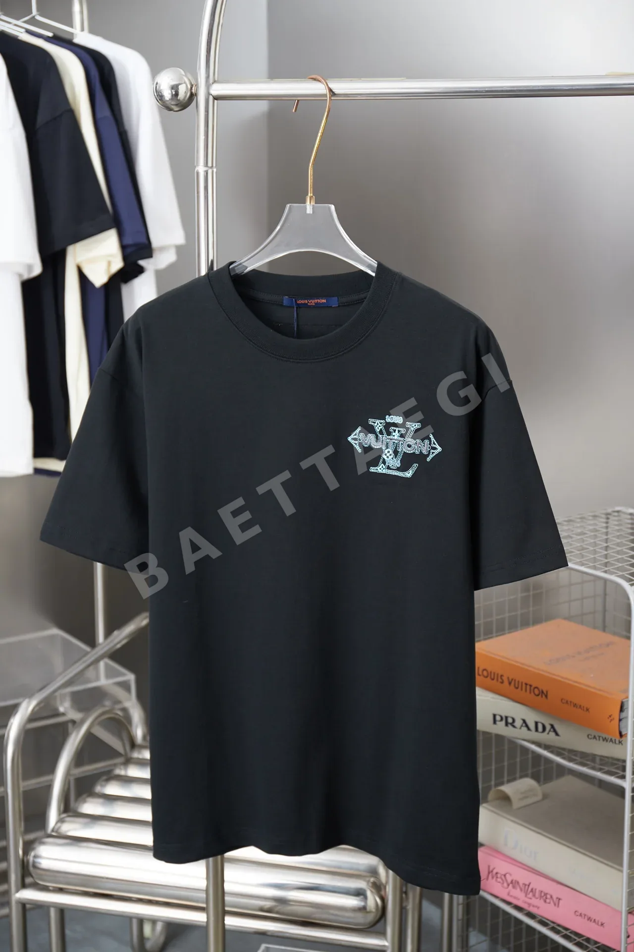 루이비통 LV 자수 반팔 티셔츠 48783