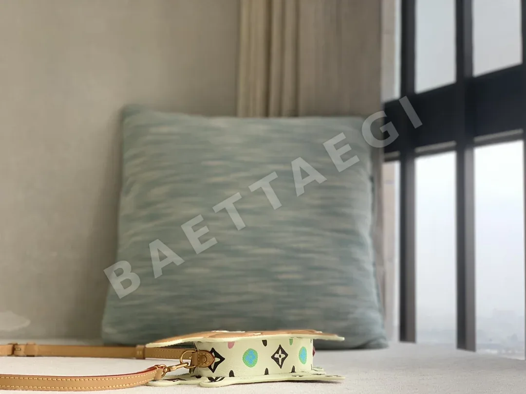 루이비통 도그 온 스트랩 미니 핸드백 M83342 상세 이미지 4