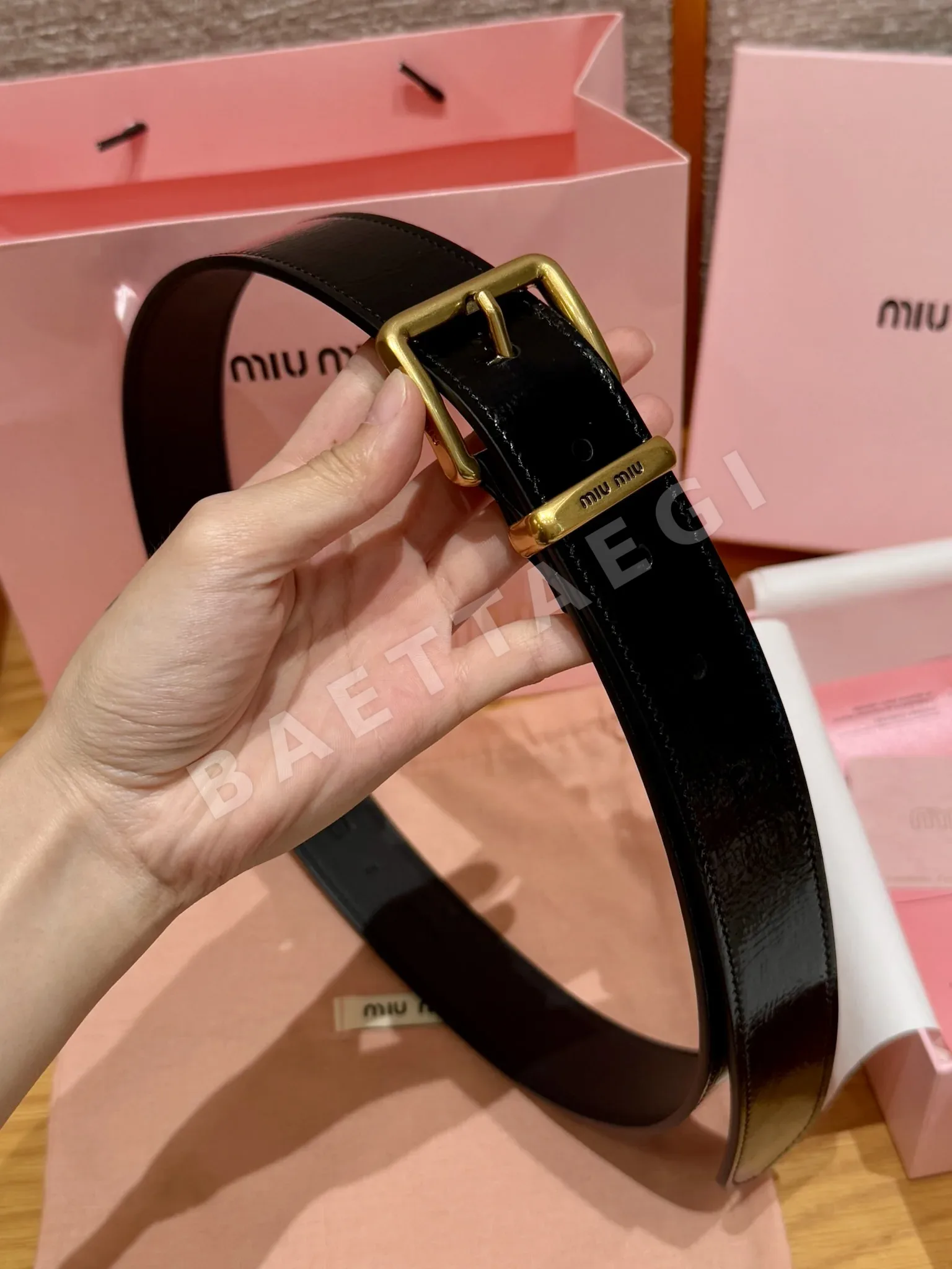 미우미우 광택 송아지가죽 벨트 상세 이미지 3