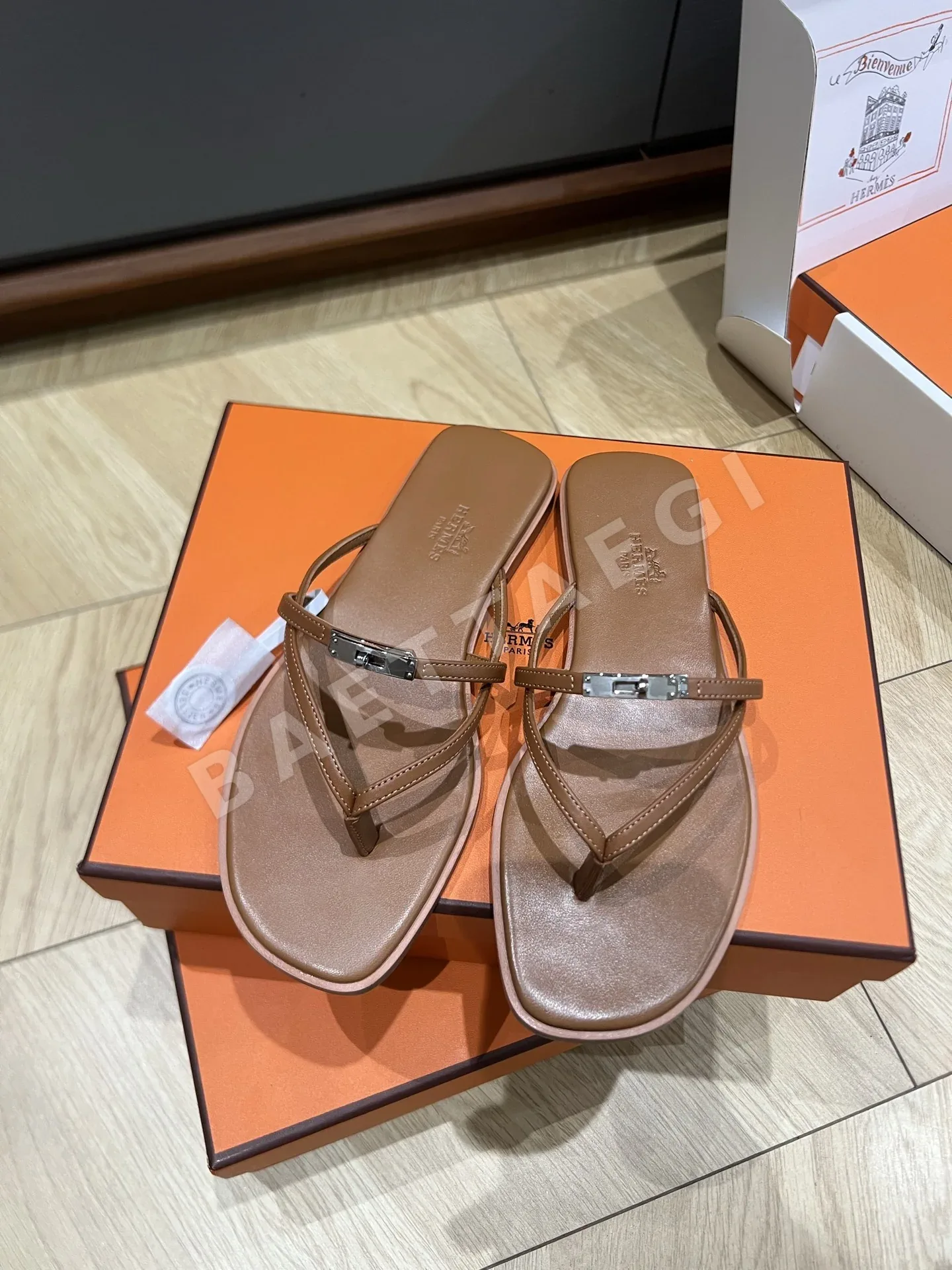 에르메스 켈리 버클 카프스킨 램스킨 미스 샌들 80673