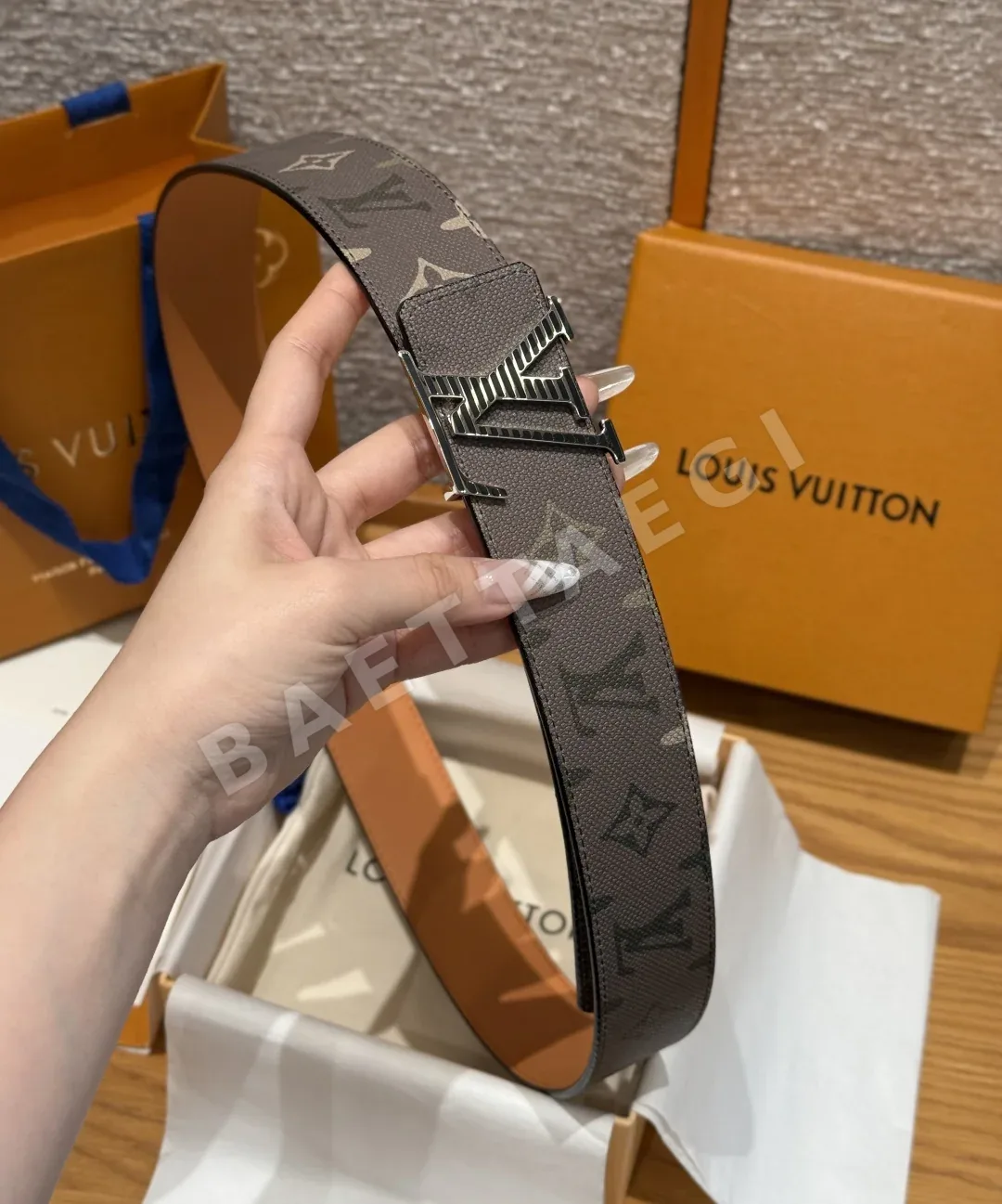 루이비통 디멘션 모노그램 리버서블 벨트 상세 이미지 4